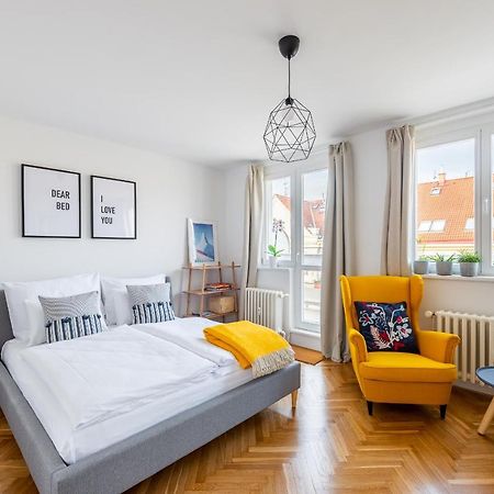 Bright Charming Apt With Terrace, Parking & Airco. Prag Eksteriør billede