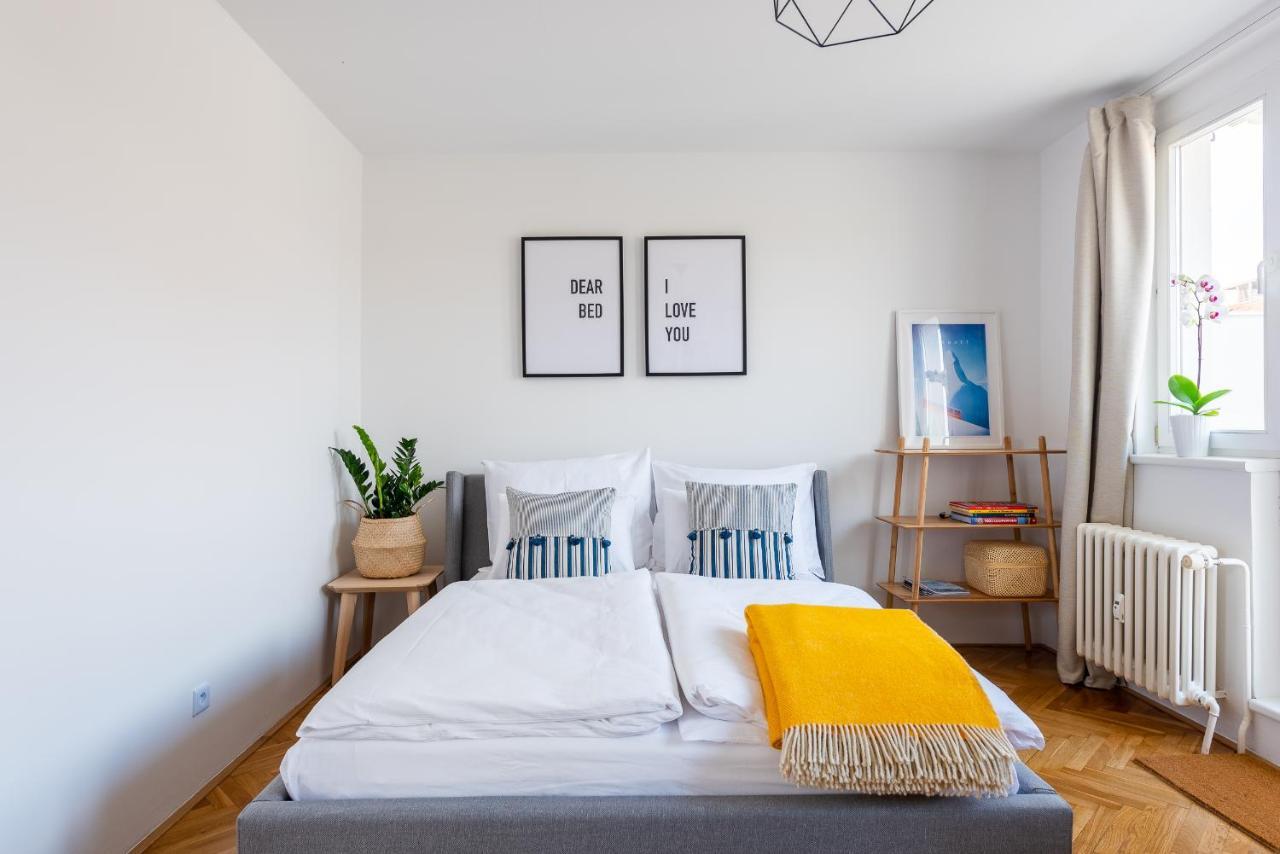 Bright Charming Apt With Terrace, Parking & Airco. Prag Eksteriør billede