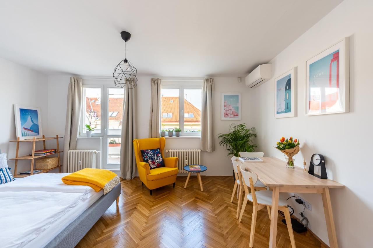 Bright Charming Apt With Terrace, Parking & Airco. Prag Eksteriør billede